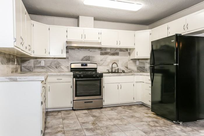 809 Desoto Pl - Photo 7 of 12