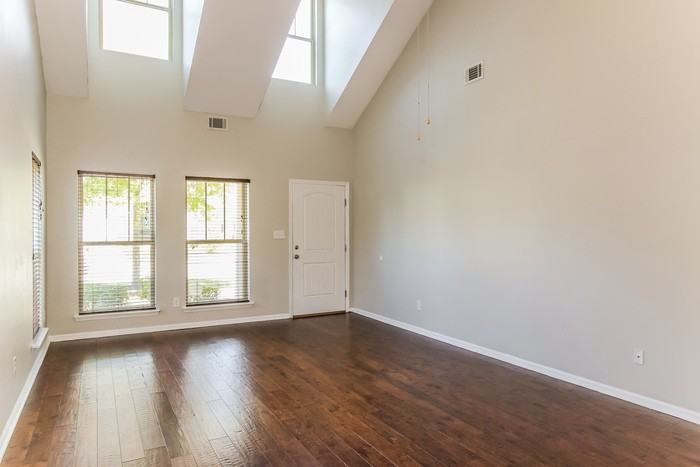 755 Chinaberry Ct - Photo 4 of 12