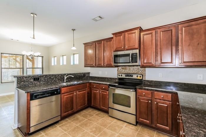 755 Chinaberry Ct - Photo 5 of 12