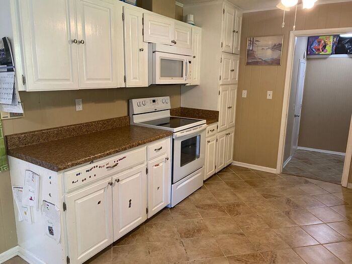 512 Clift Dr - Photo 6 of 17