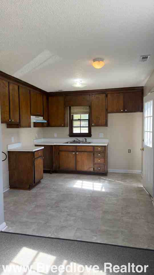 101 E Center St - Photo 4 of 6