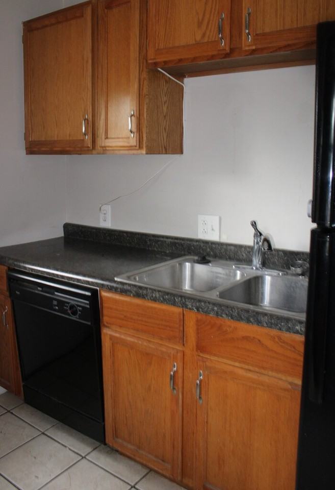 1114 Dakota St - Photo 4 of 6