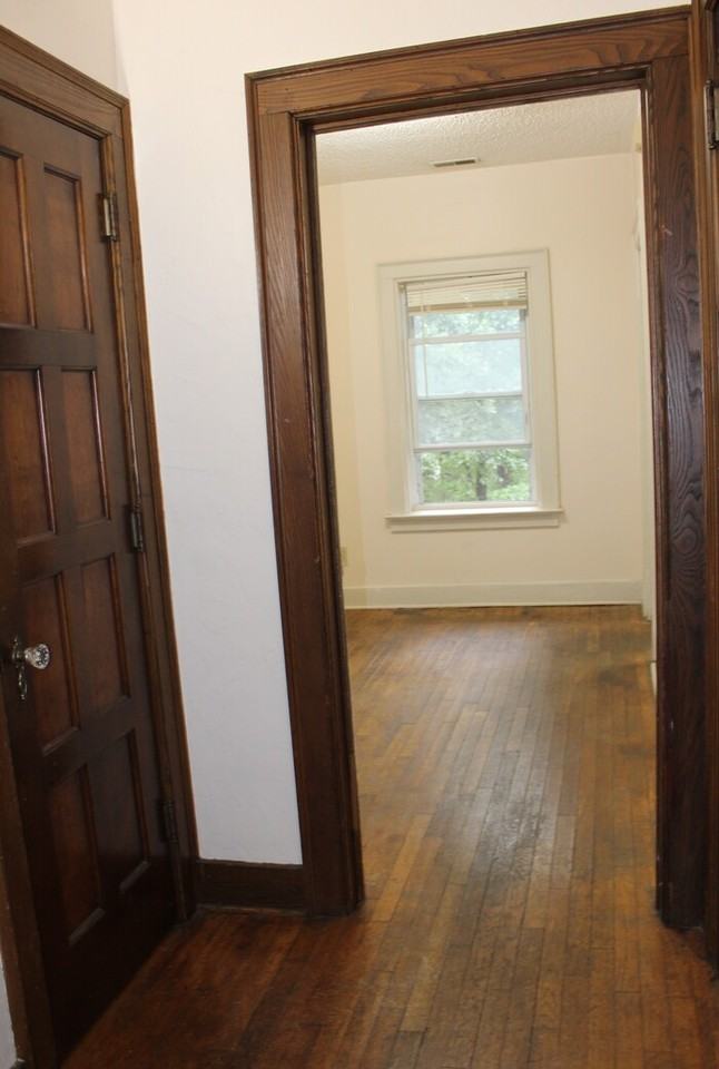 1312 S Broadway St #D - Photo 2 of 2