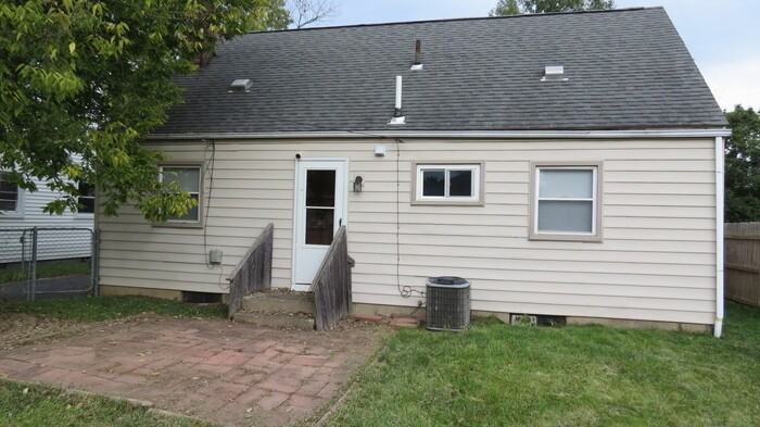 685 Savannah Dr - Photo 2 of 8