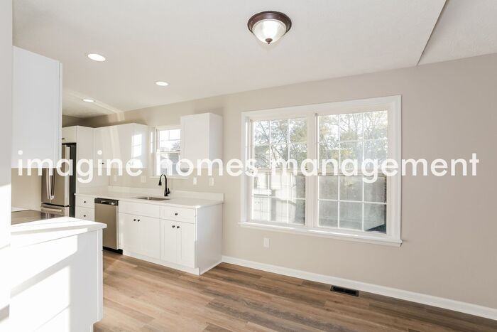 10320 Manassas Ct - Photo 7 of 23