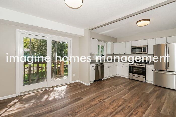 7908 Louisiana Ave N - Photo 5 of 19