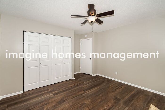 7908 Louisiana Ave N - Photo 7 of 19