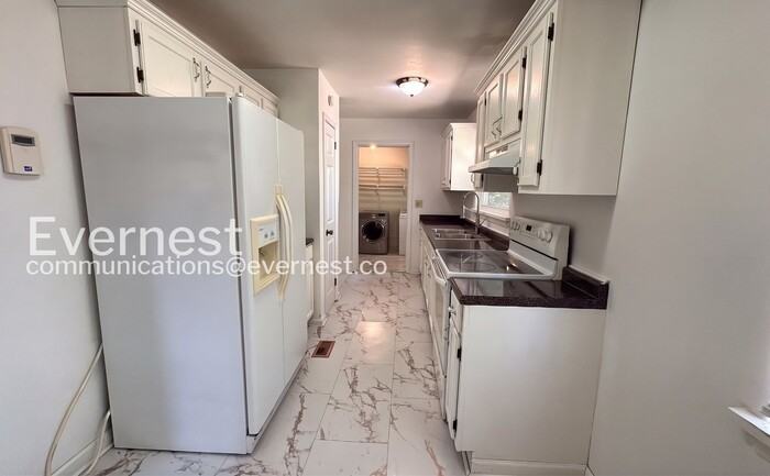 1368 Tomahawk Rd - Photo 4 of 23