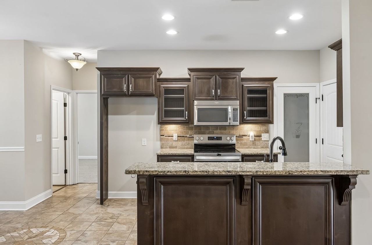 316 Amazonway Rdg #NA - Photo 4 of 26