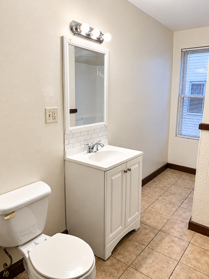 436 Warren Ave #1F - Photo 2 of 11