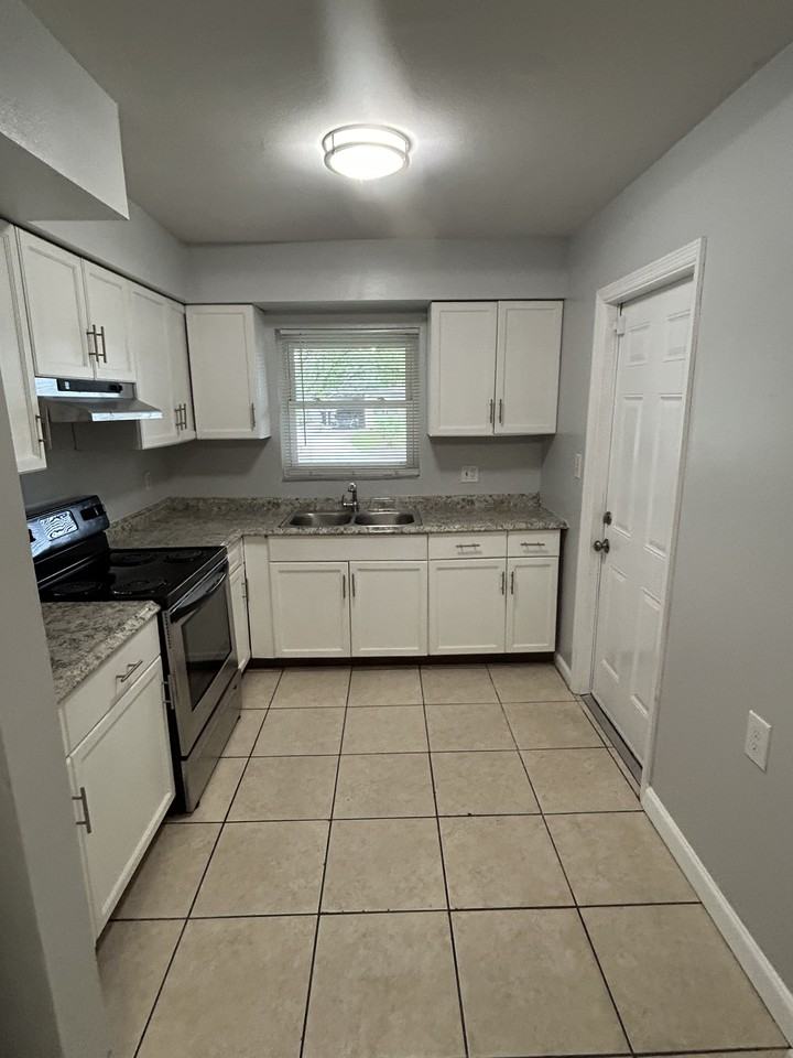 1413 N Hudson St #NA - Photo 2 of 13