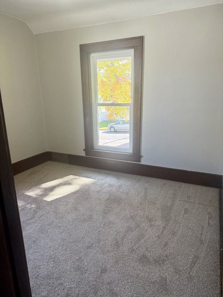 412 Hillsdale St #NA - Photo 4 of 10