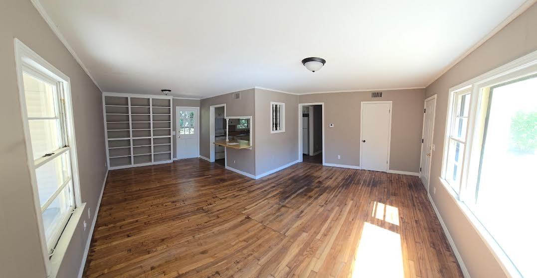 215 Robinwood Cir #NA - Photo 3 of 10