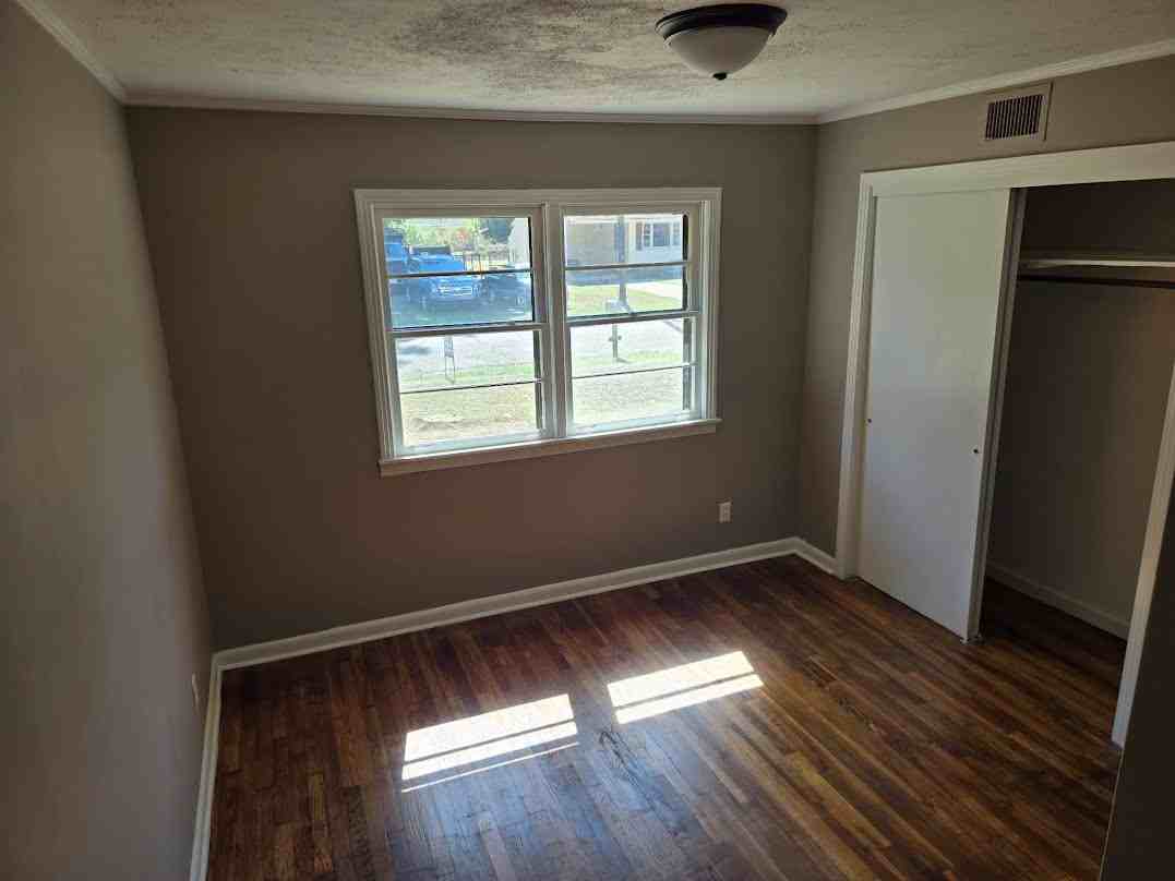215 Robinwood Cir #NA - Photo 5 of 10