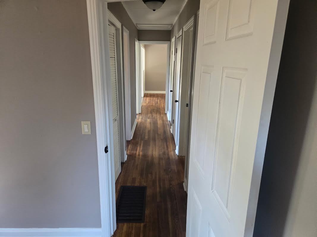 220 Robinwood Cir #NA - Photo 4 of 11