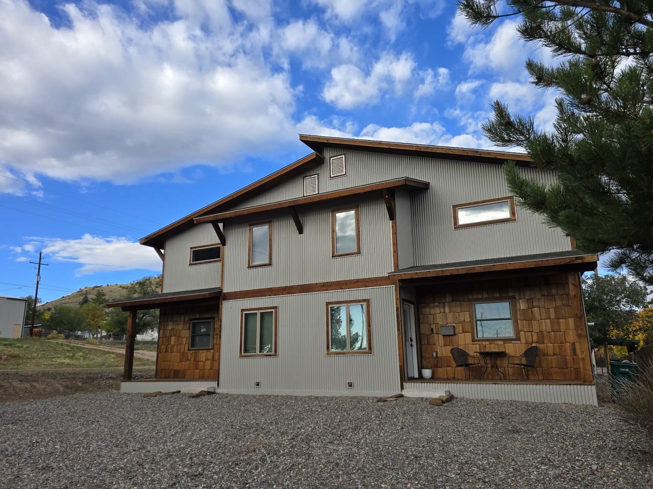885 Oak St #B - Photo 2 of 25