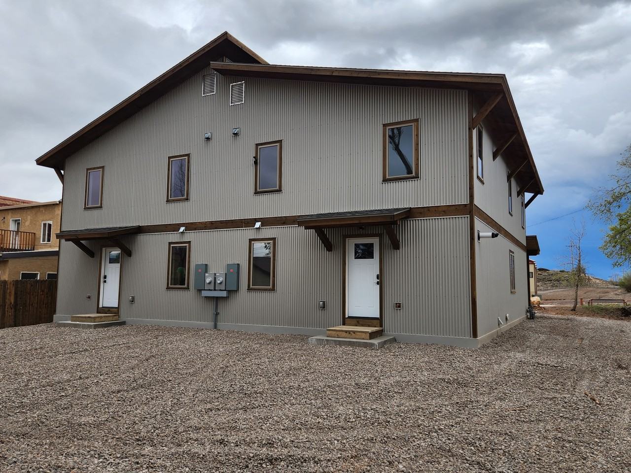 885 Oak St #B - Photo 3 of 25