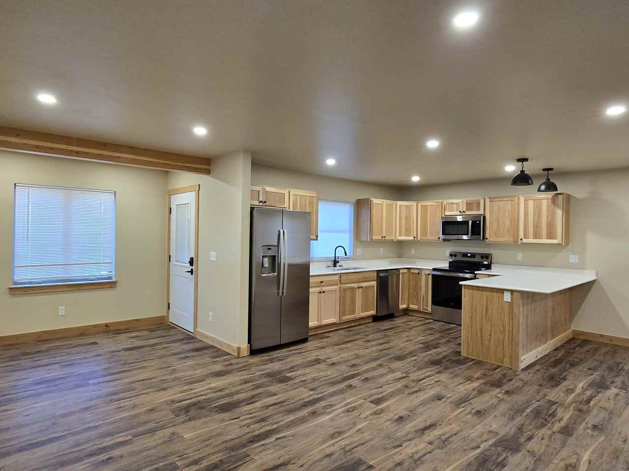 885 Oak St #B - Photo 5 of 25