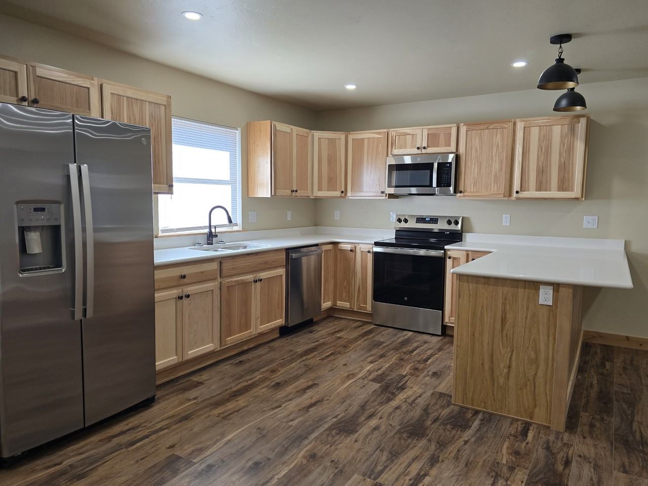 885 Oak St #B - Photo 6 of 25