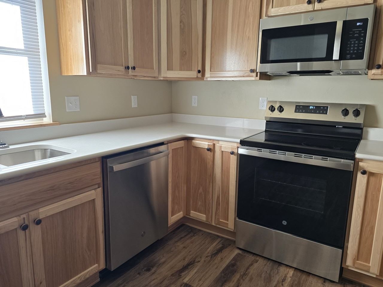 885 Oak St #B - Photo 7 of 25