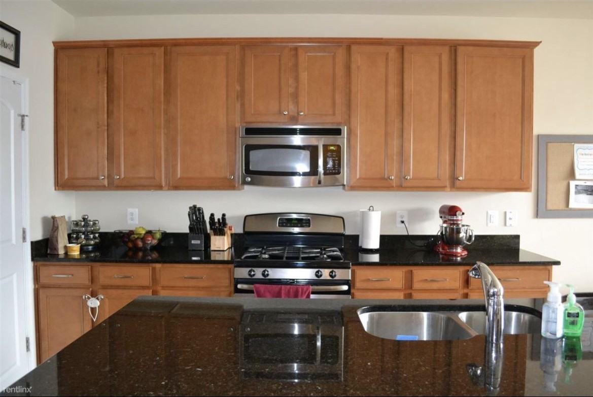 43913 Eastgate View Dr #43914 - Photo 3 of 11