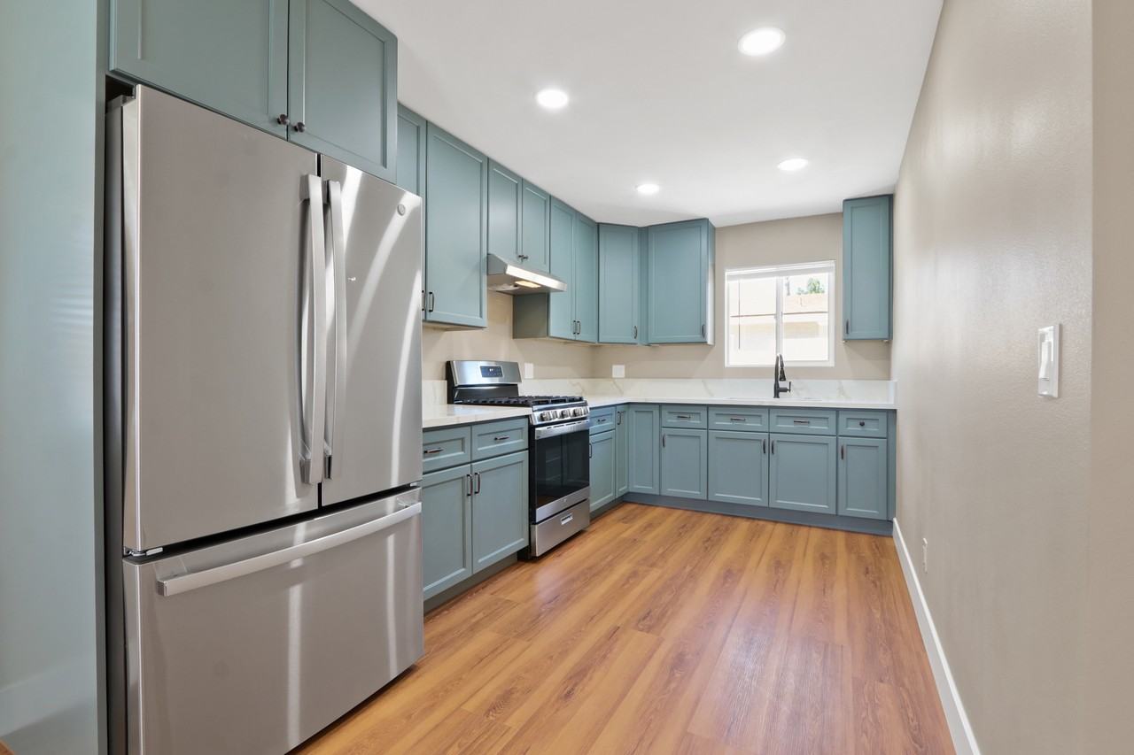 1833 E 7th St #NA - Photo 6 of 10