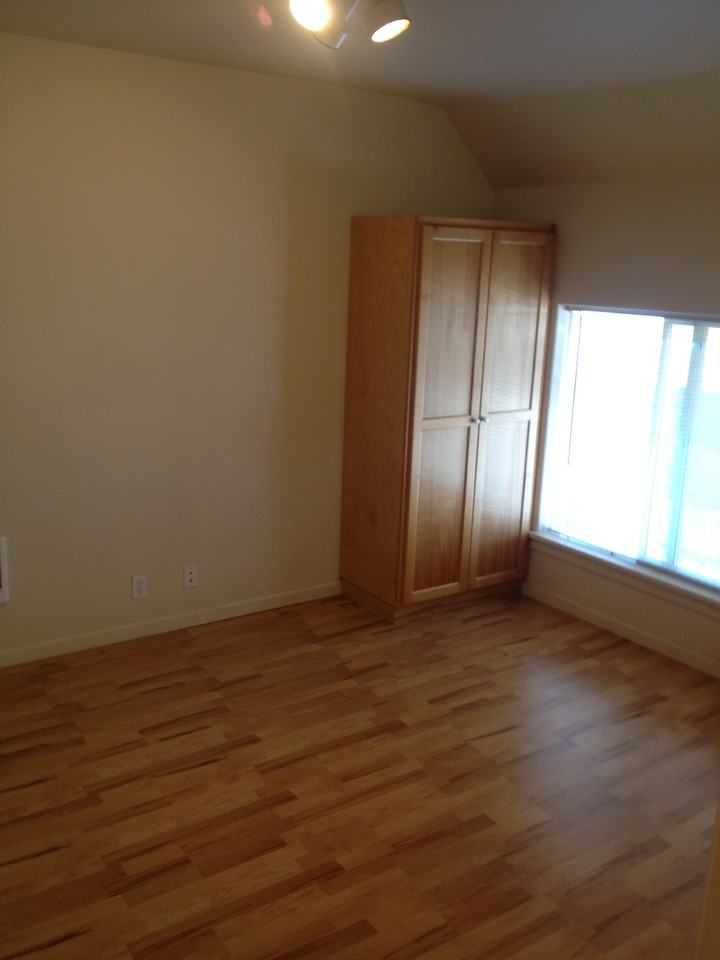 260 W 6th Ave #8 - Photo 4 of 16