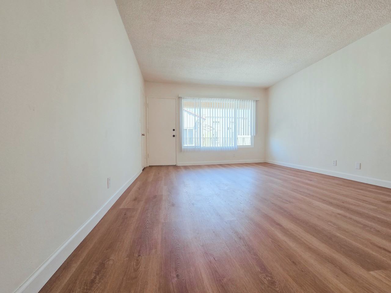 830 Crenshaw Blvd #7 - Photo 3 of 11