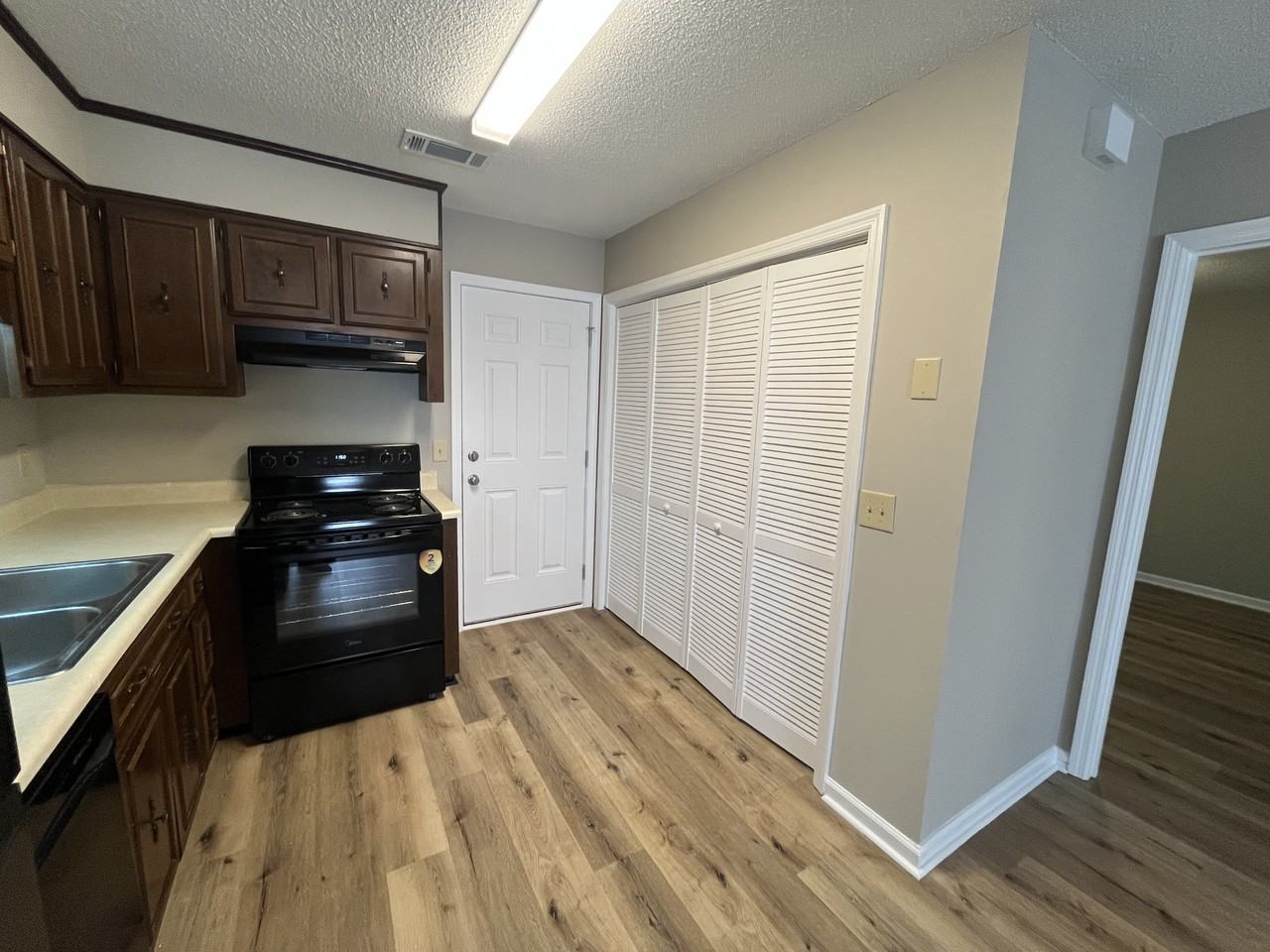 8 Southern Ct #NA - Photo 3 of 8