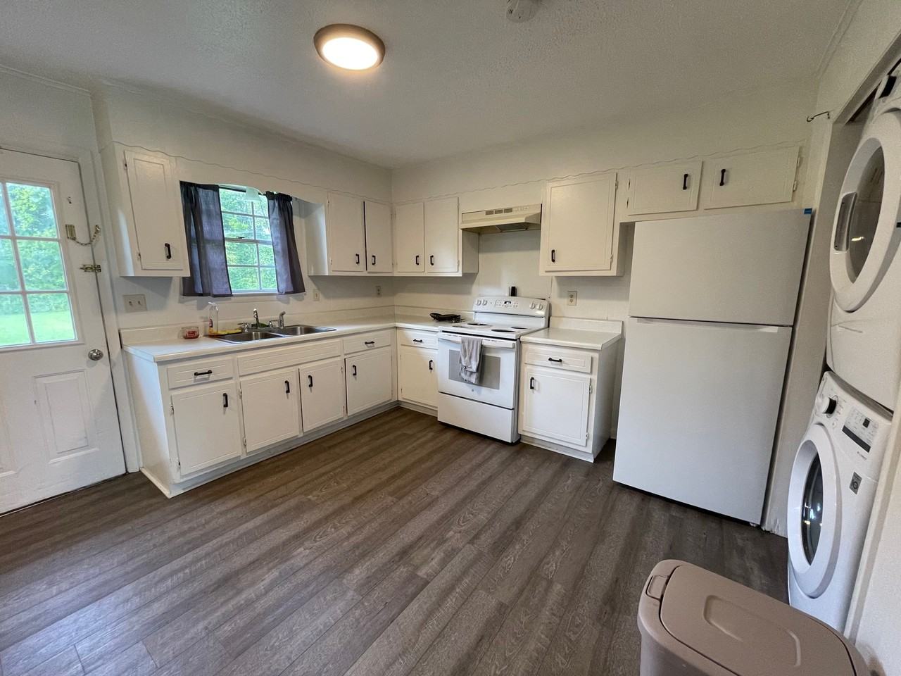 76 Glenbrook Dr - Photo 3 of 8