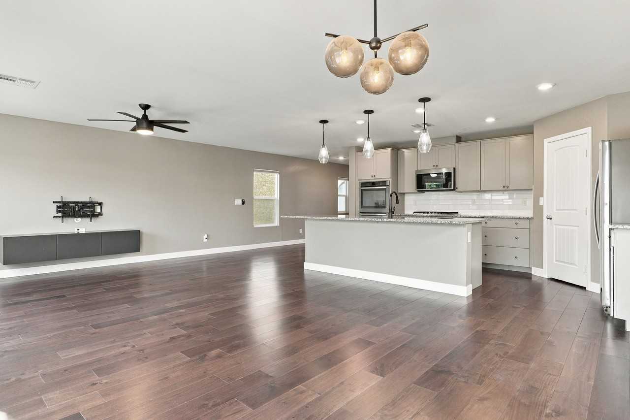 7930 Brookside Falls Ct #NA - Photo 5 of 39