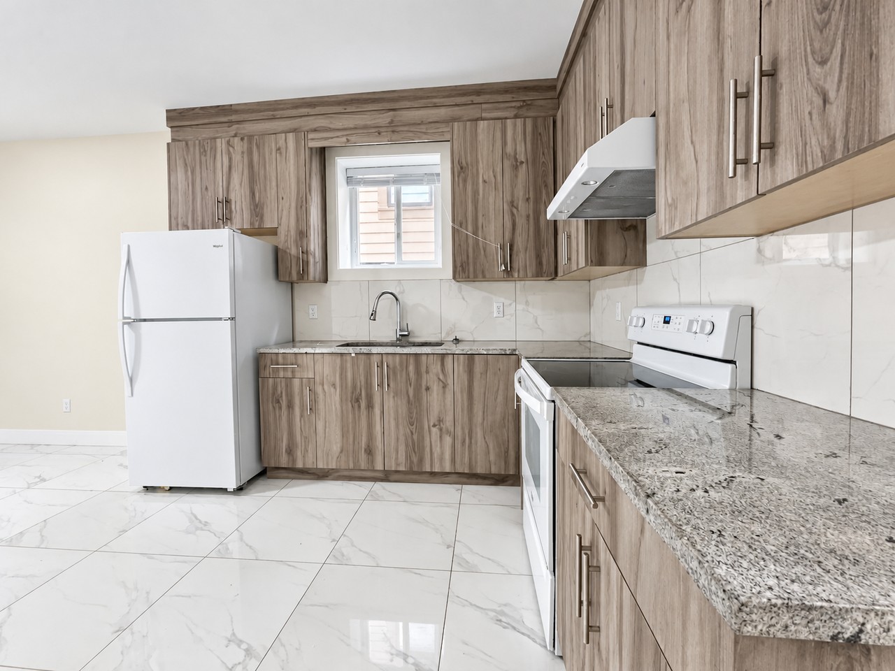20549 70A Avenue - Photo 5 of 15