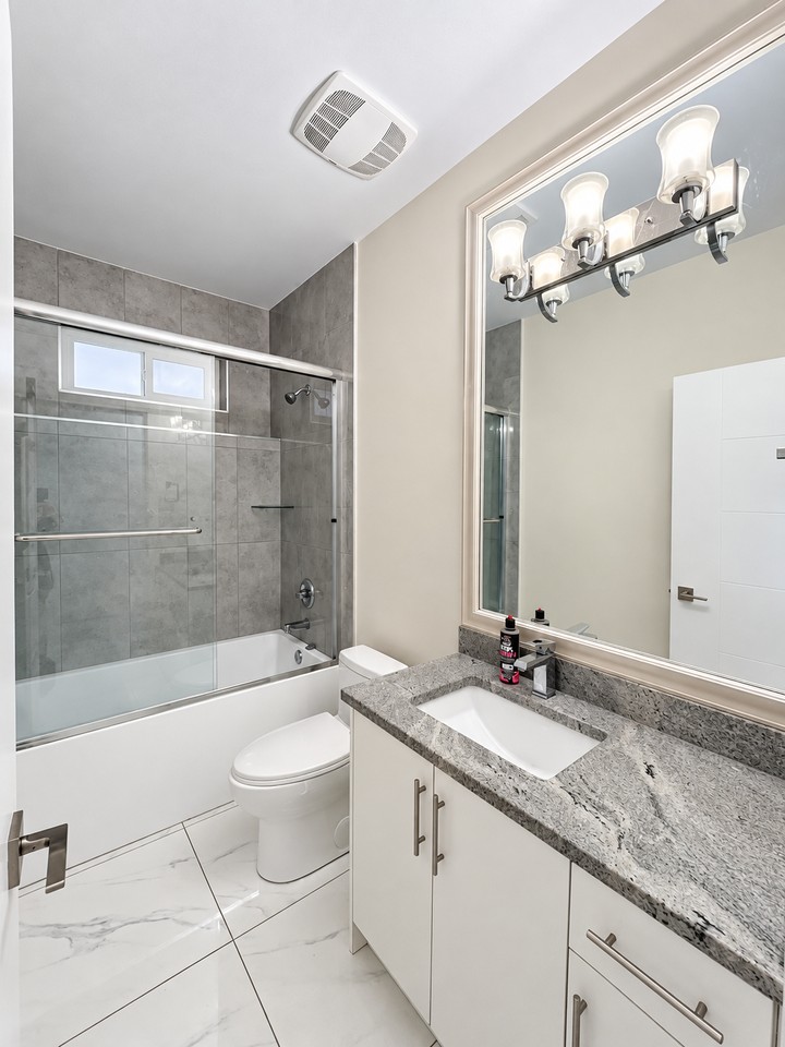 20549 70A Avenue - Photo 6 of 15