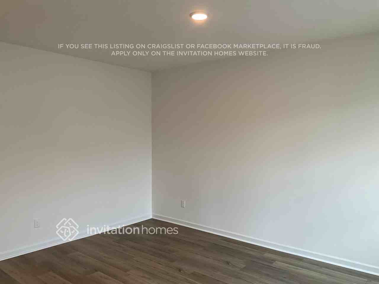3814 Lantern Ln - Photo 3 of 20