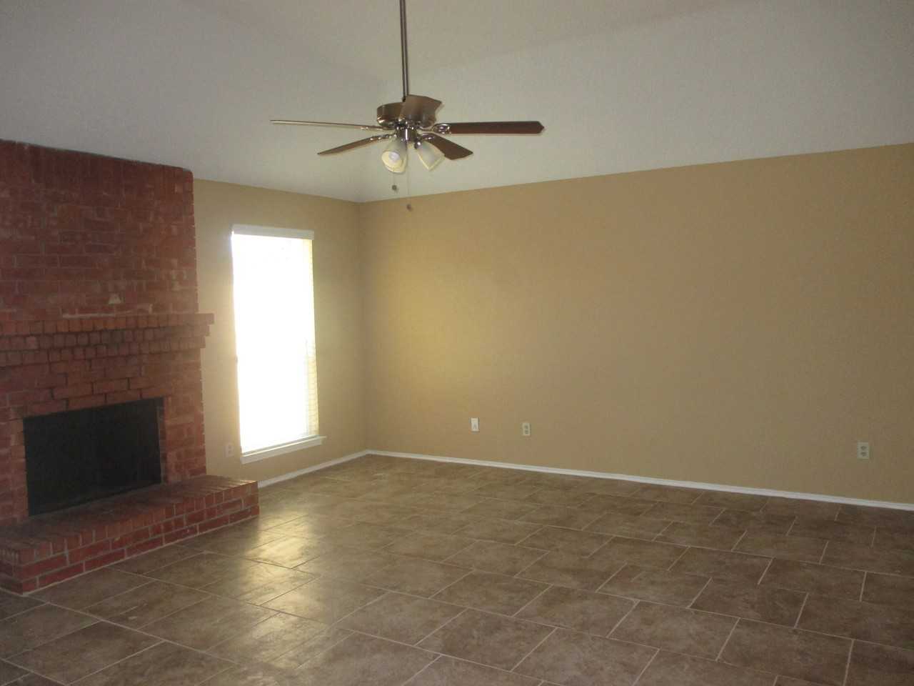 2941 Lawndale Dr - Photo 3 of 17