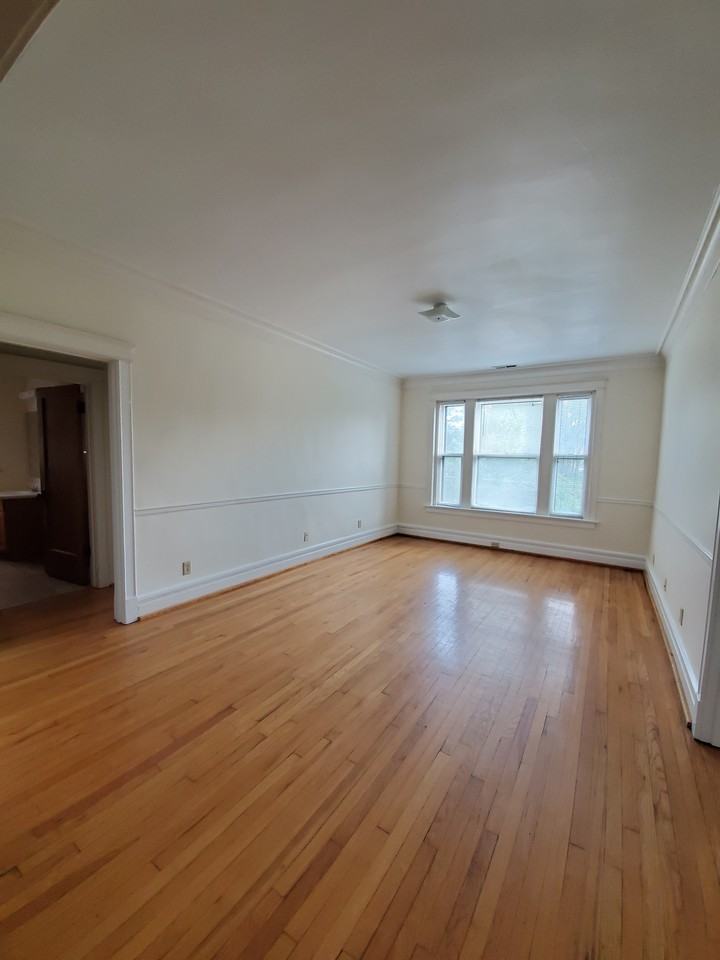5861 Nina Pl #1W - Photo 4 of 10