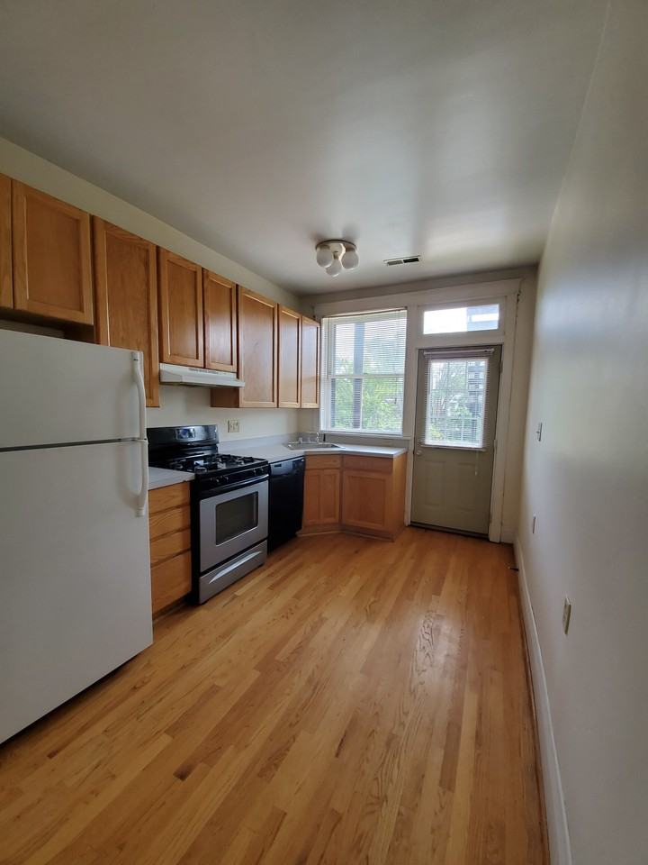 5861 Nina Pl #1W - Photo 5 of 10