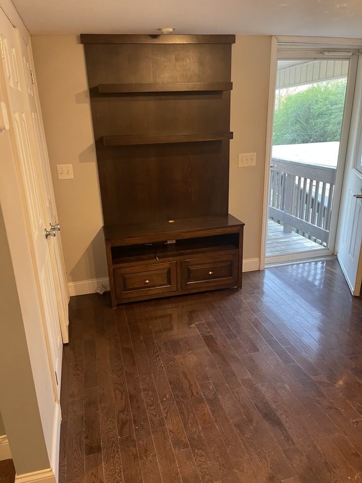 133 Brooks St - Photo 3 of 18