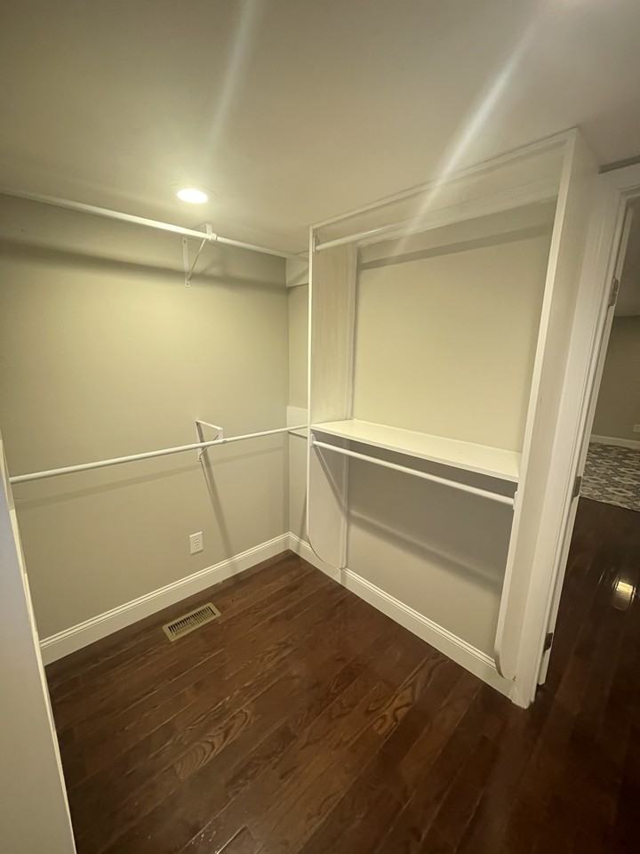 133 Brooks St - Photo 6 of 18