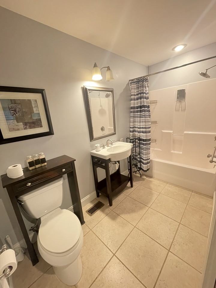 133 Brooks St - Photo 7 of 18