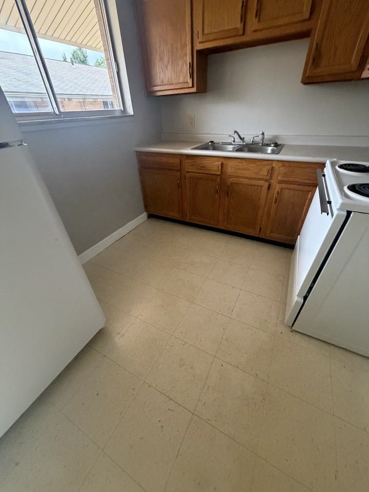 612 Walters St #612 - Photo 7 of 9