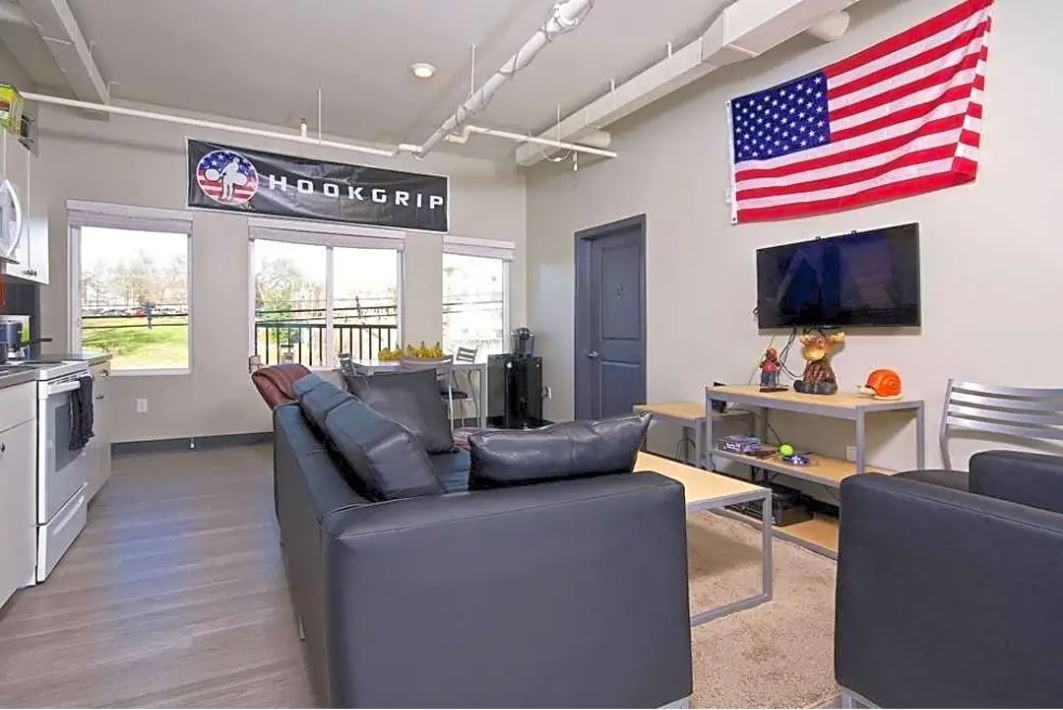 324 Vine St #8D - Photo 6 of 10