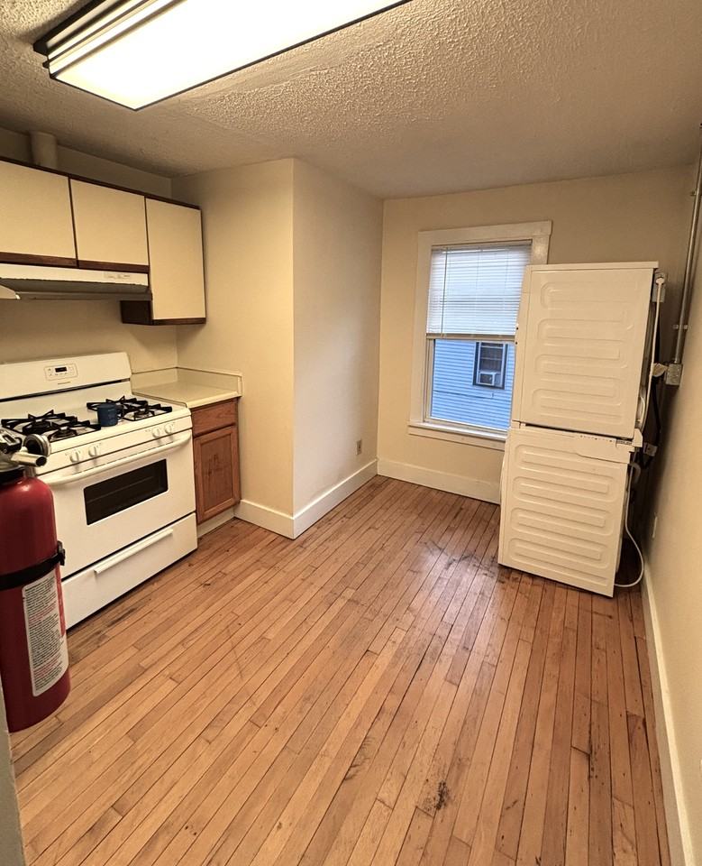 95 Union St #B - Photo 4 of 8