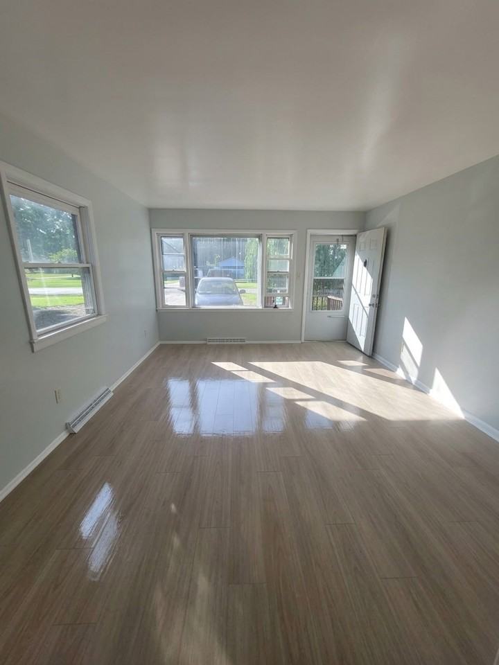 1531 Harrison St - Photo 2 of 7