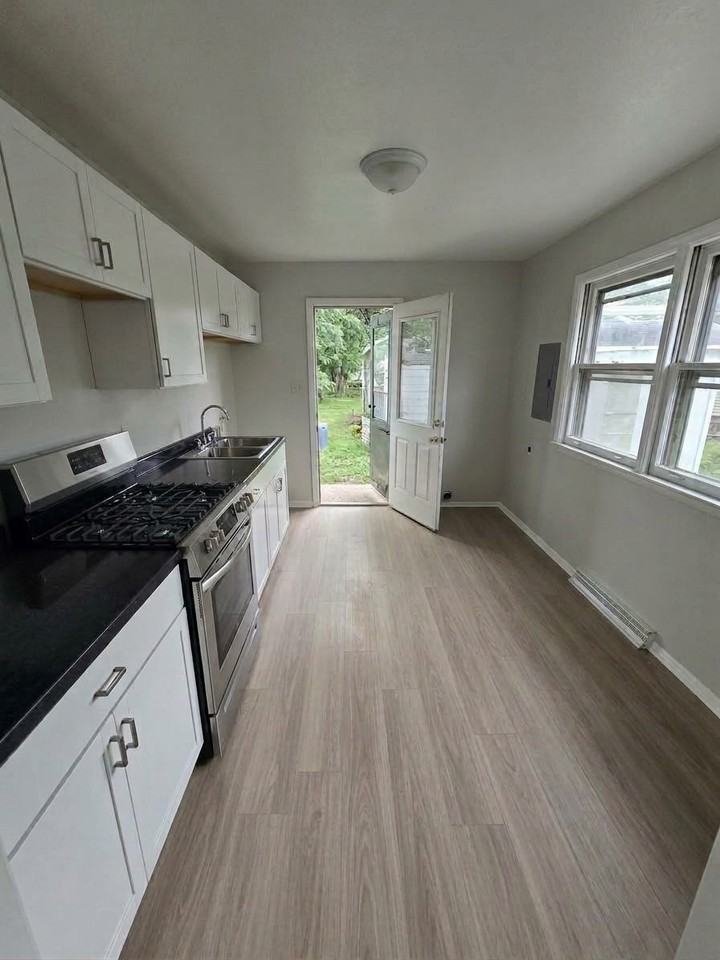 1531 Harrison St - Photo 5 of 7