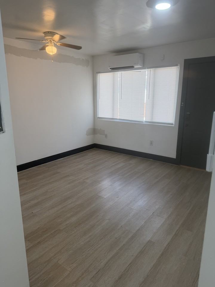 1068 Sutter Ave #H - Photo 2 of 7