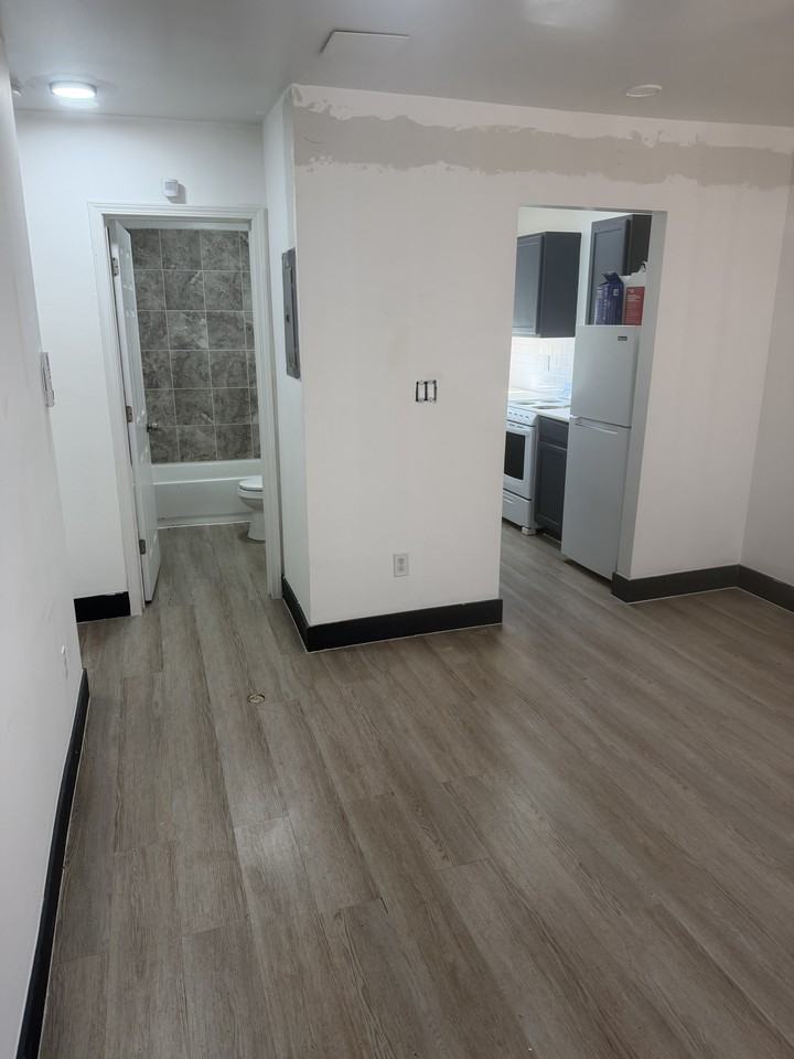 1068 Sutter Ave #H - Photo 3 of 7