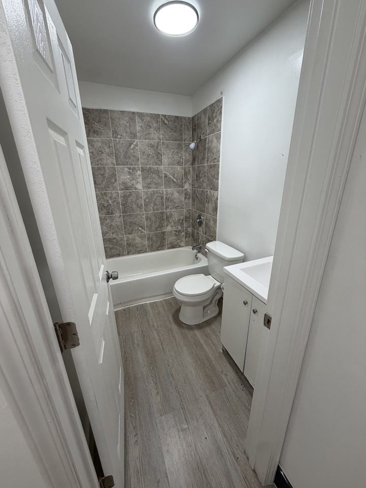 1068 Sutter Ave #H - Photo 5 of 7