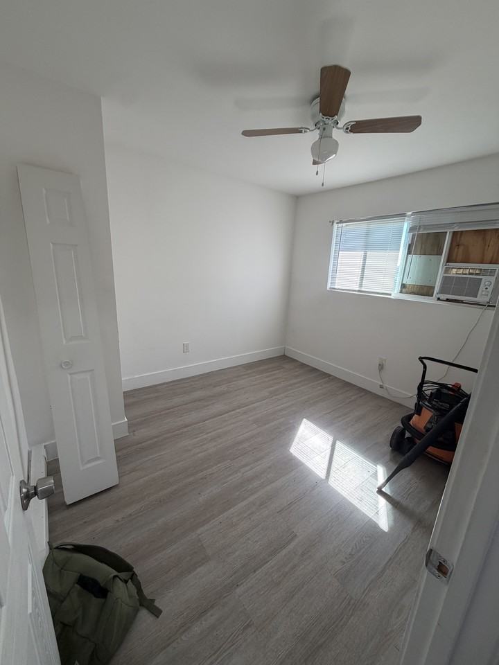 1068 Sutter Ave #H - Photo 6 of 7