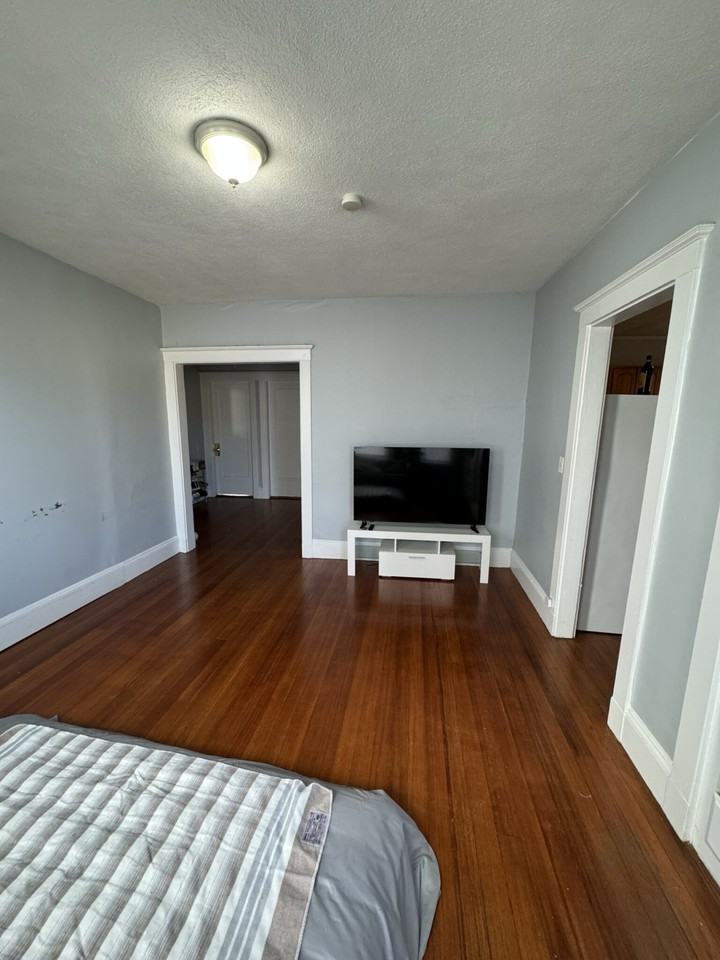 71 Foster St #2 - Photo 4 of 8